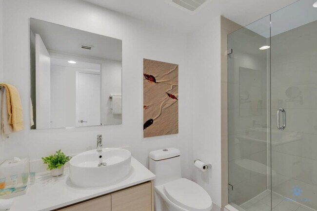 Building Photo - 2602 E Hallandale Beach Blvd