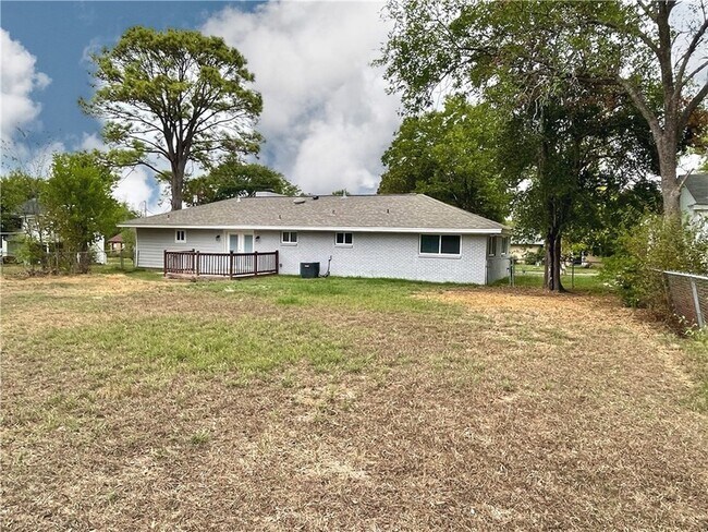 Building Photo - 1507 E 25th St