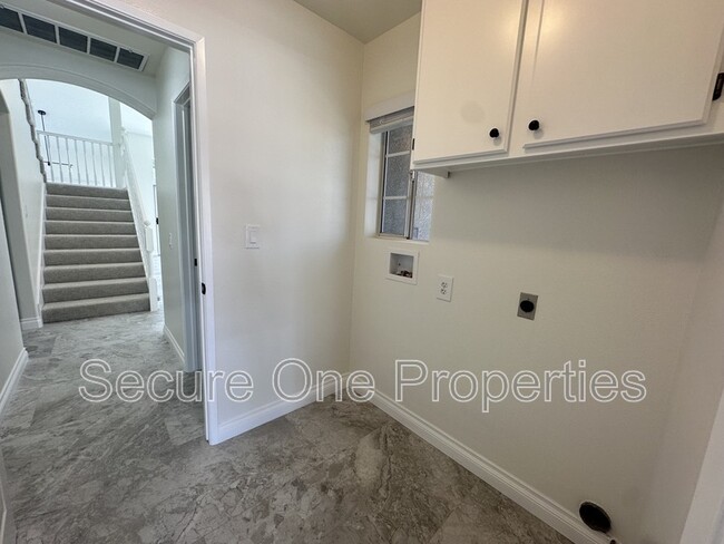 Building Photo - 1740 Amarelle St