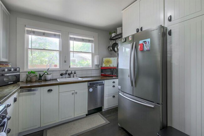 Building Photo - 3111 Robinson Ave