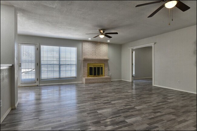 Building Photo - Pending