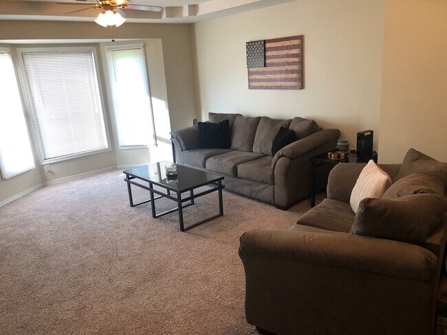 Building Photo - TS-Woodridge Duplex