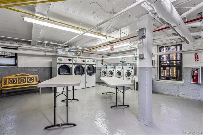 Building Photo - 72-34 Austin St