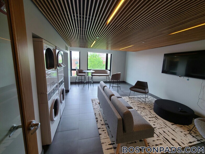 Building Photo - 150 Camden St