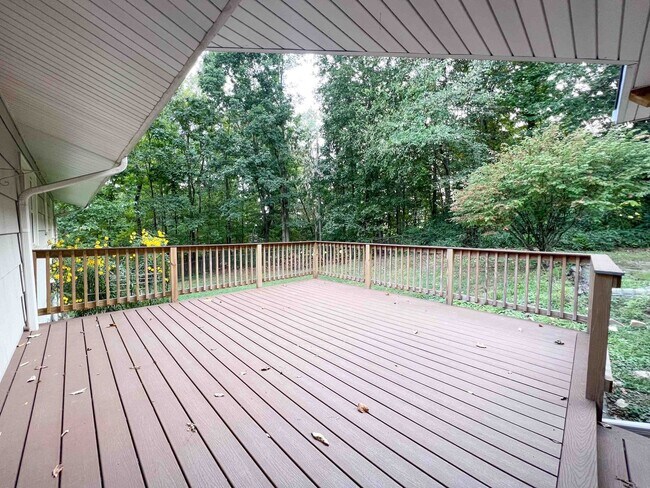 Building Photo - 5/3 updated Mid-Century Modern with original hardwoods