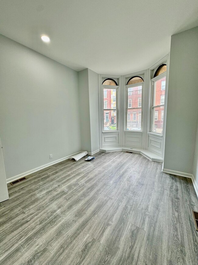 Building Photo - 3011 W Girard Ave