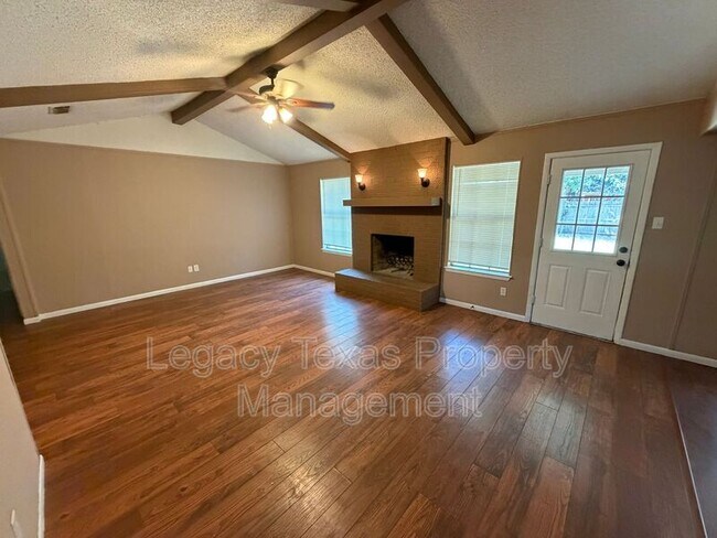 Building Photo - 513 Willow Cir W