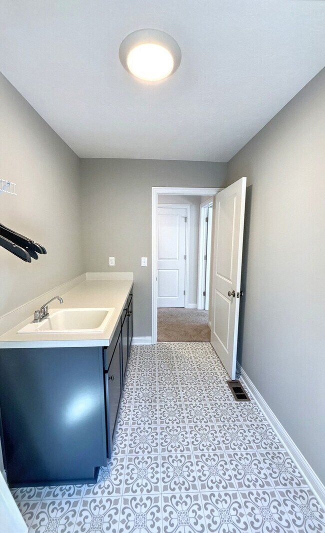 Building Photo - 6495 Drasco Dr