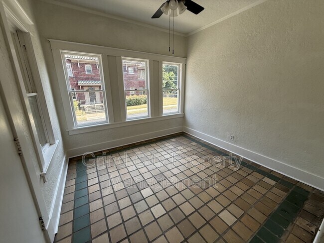 Building Photo - 653 Anderson St