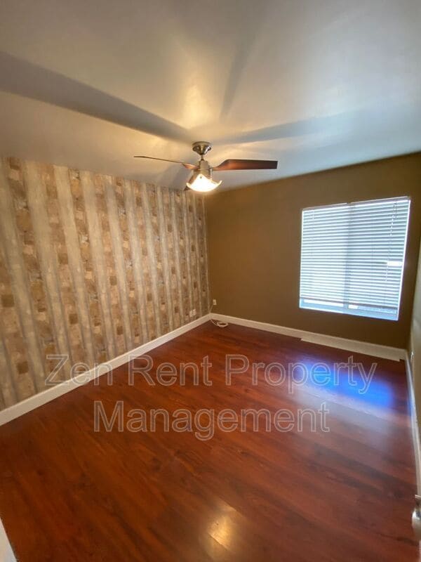 Building Photo - 815 W Juanita Cir
