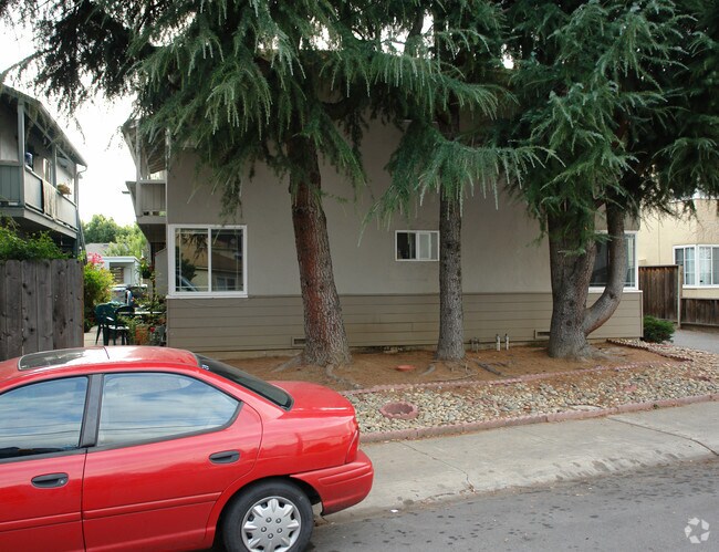 Building Photo - 669 Victor Way