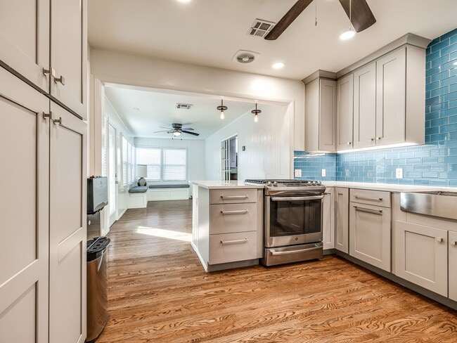 Building Photo - 458 S Indianapolis Ave