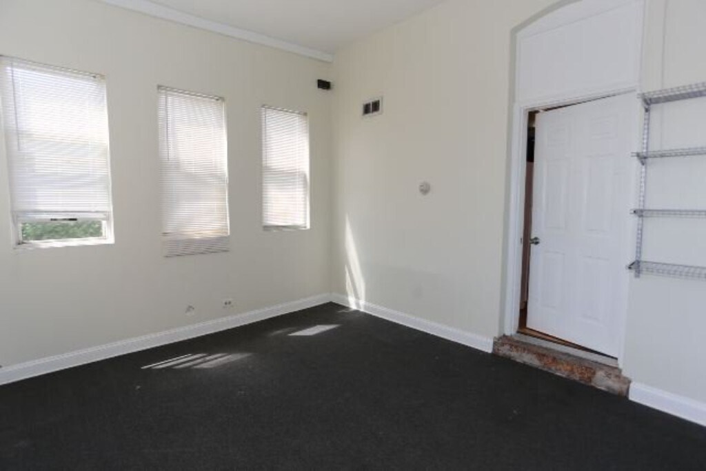 Building Photo - 1411 W Erie St