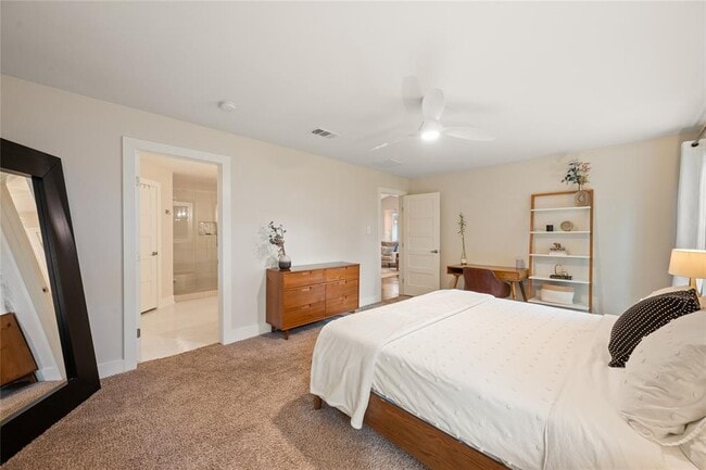Building Photo - 4902 Pelham Dr