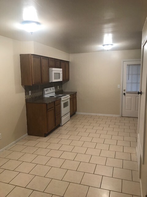 Building Photo - 625 N Betty Jo Dr