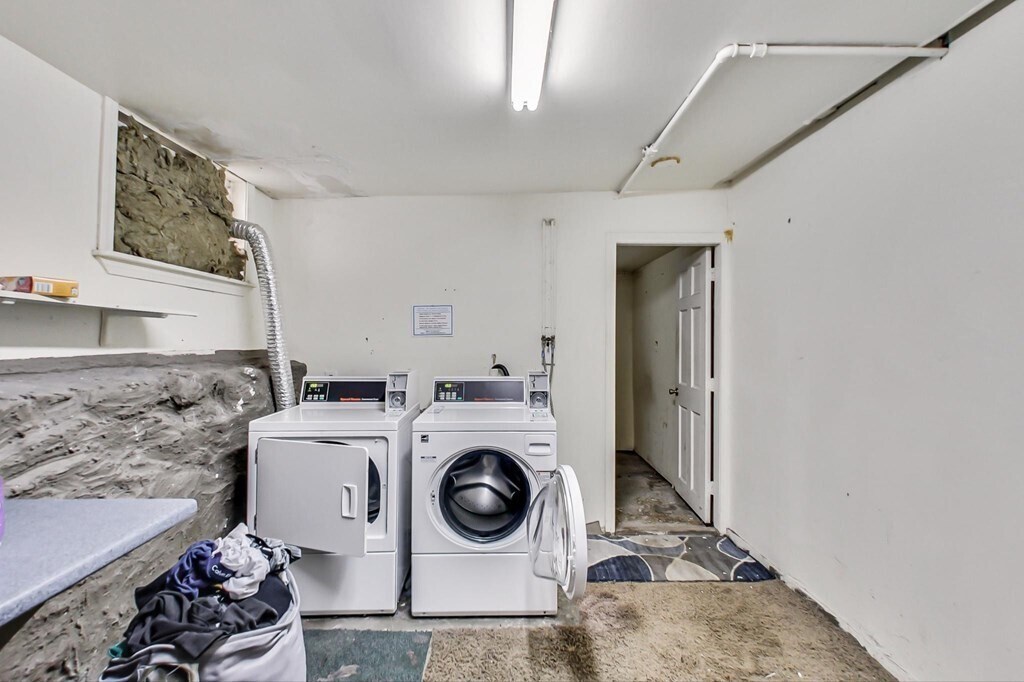 Building Photo - 45 Hillside St