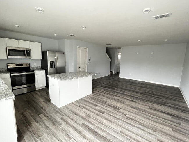 Building Photo - 302 Sunny Vw Dr