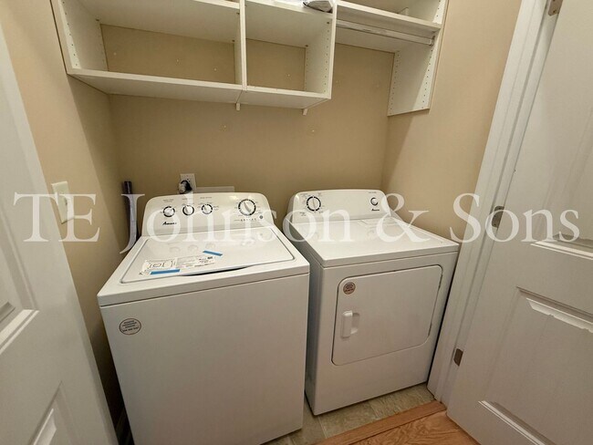 Building Photo - Beautifully Appointed Home in Clemmons