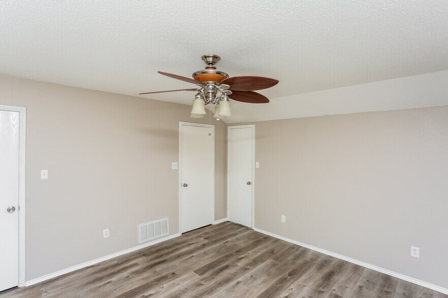 Building Photo - 8104 Gardengate Ct