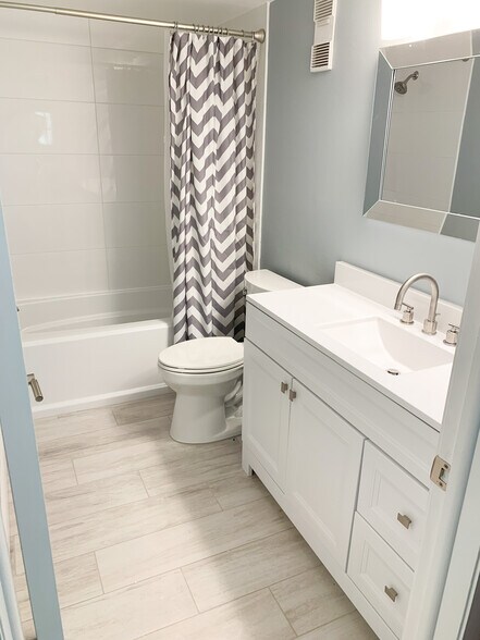 Second Bathroom - 9825 Harrell Ave
