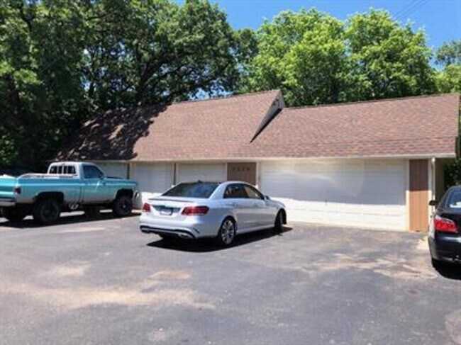 Building Photo - 1300 Highland Ave