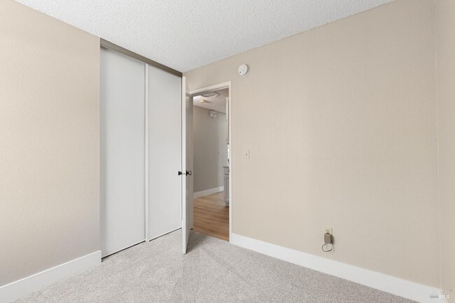 Building Photo - 828 Stoneridge Cir
