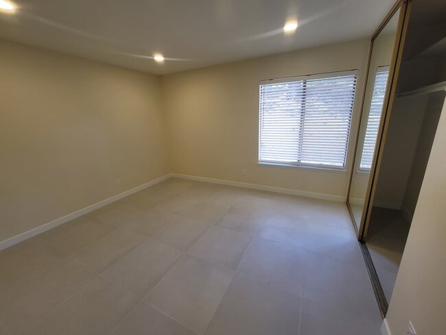 Building Photo - 462 Avenida Adobe