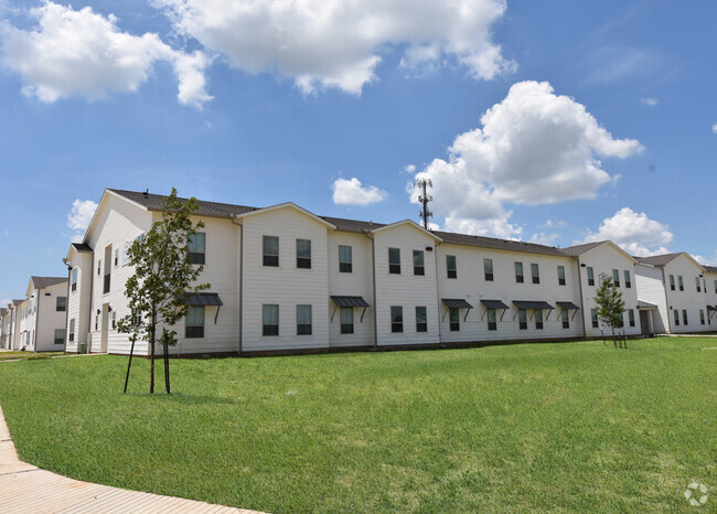 Building Photo - Avondale Farms Seniors