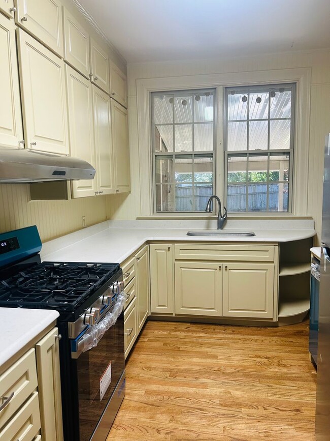 Building Photo - Cute Home in Old Cloverdale