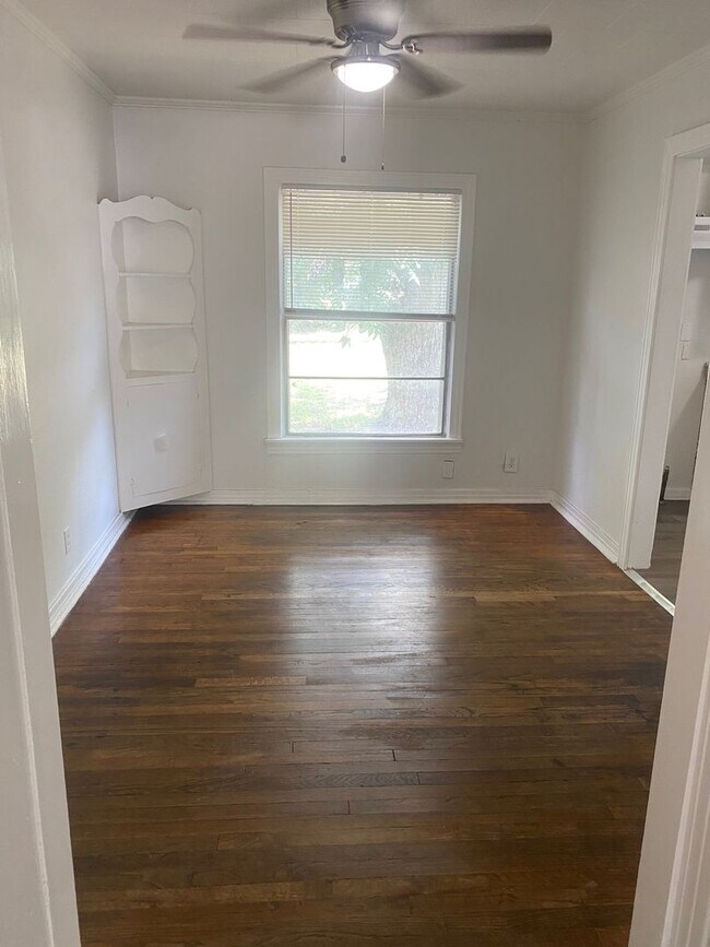 Building Photo - 3 Bedroom 1 Bath House Near Westmoreland R...