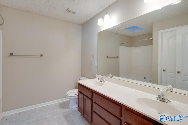 Building Photo - 530 Wade Rd