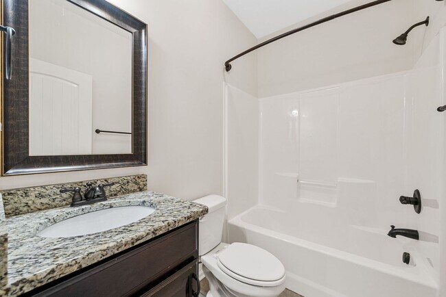 Building Photo - 4 Bedroom Pet Friendly Home For Rent!