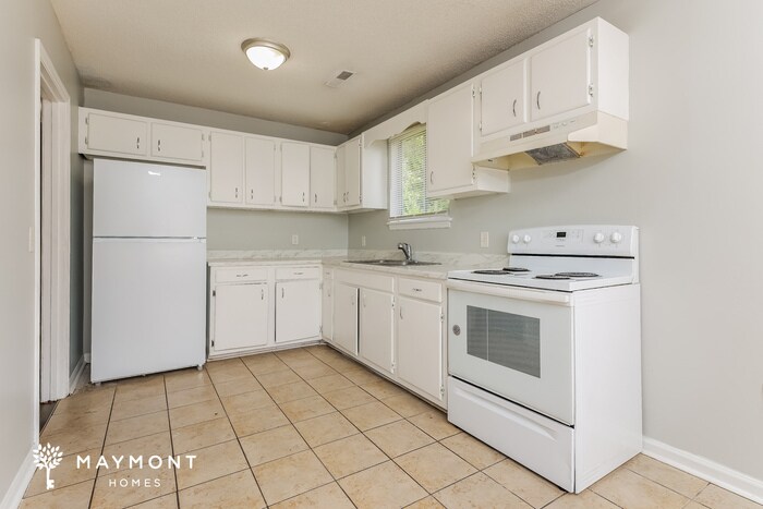 Building Photo - 44 Elmwood Pl