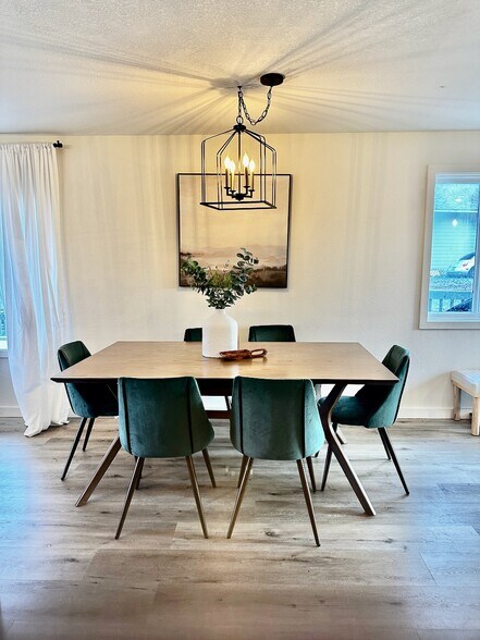 Dining - 128 Mallard Loop
