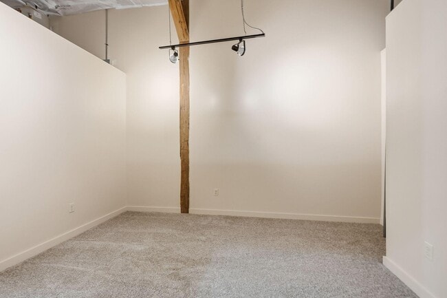 Building Photo - 222 Bolivar St