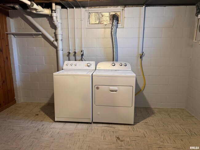 Building Photo - 1020 Brown St