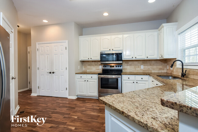 Building Photo - 47 Camelot Ct