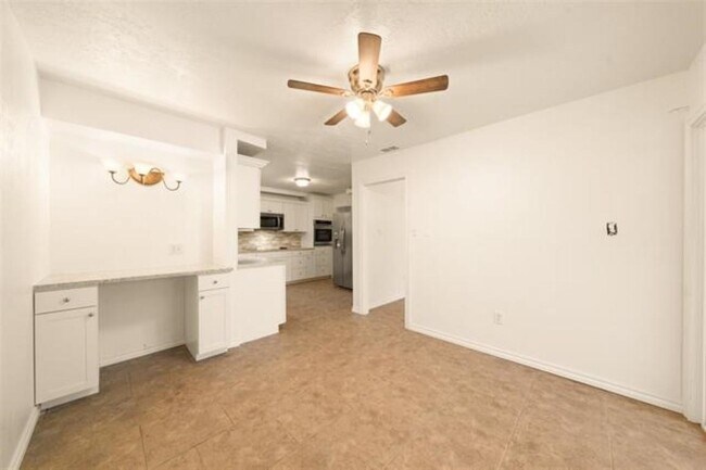 Building Photo - 3010 NE Lancaster Ln