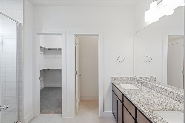 Building Photo - 1241 Summerbrooke Cir