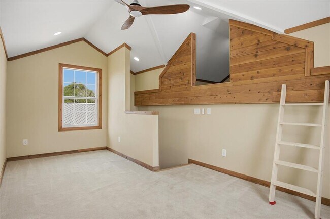 Building Photo - 520 Matzig Cove