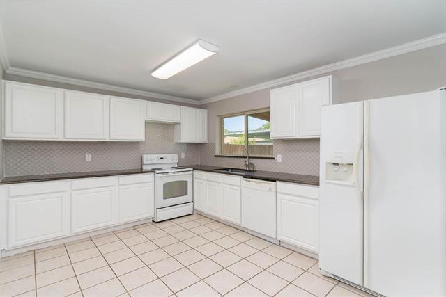 Building Photo - 2223 Lockwood Dr