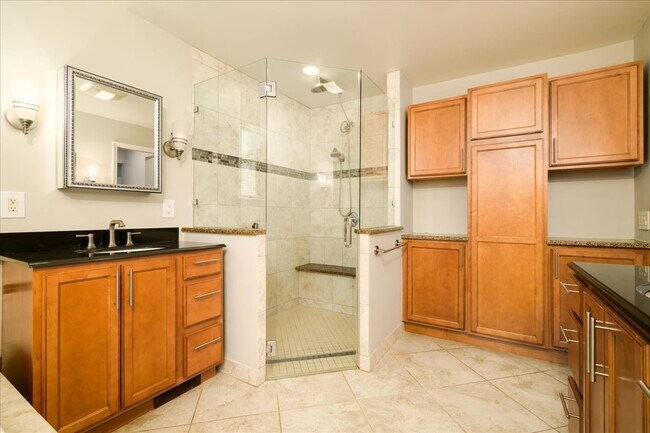 Building Photo - 38291 River Park Dr
