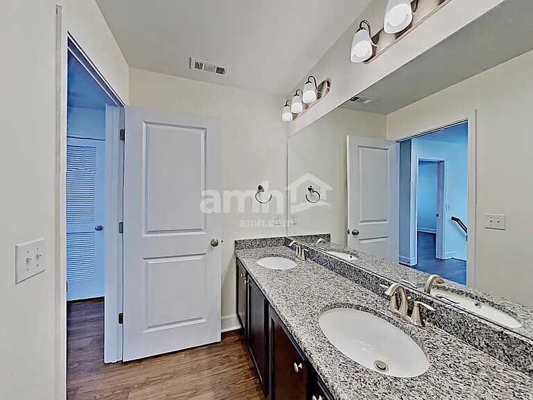 Building Photo - 5208 Lake Maxwell Dr