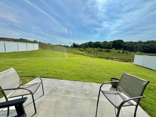 Building Photo - 4 Bedroom, 2.5 Bath Home w/ Office and 2 Car Garage