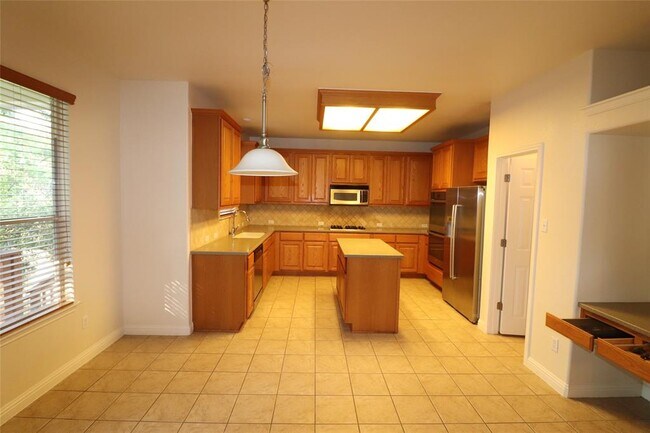 Building Photo - 806 Zappa Dr