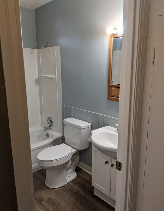 Building Photo - 211 Lincoln Ave