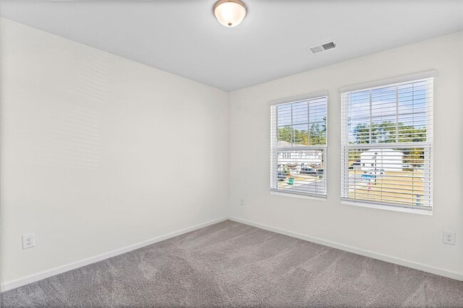 Building Photo - ***MOVE IN SPECIAL -$500 OF FIRST 2 MONTHS RENT WITH A MARCH 31ST OR SOONER MOVE IN DATE***Step i...