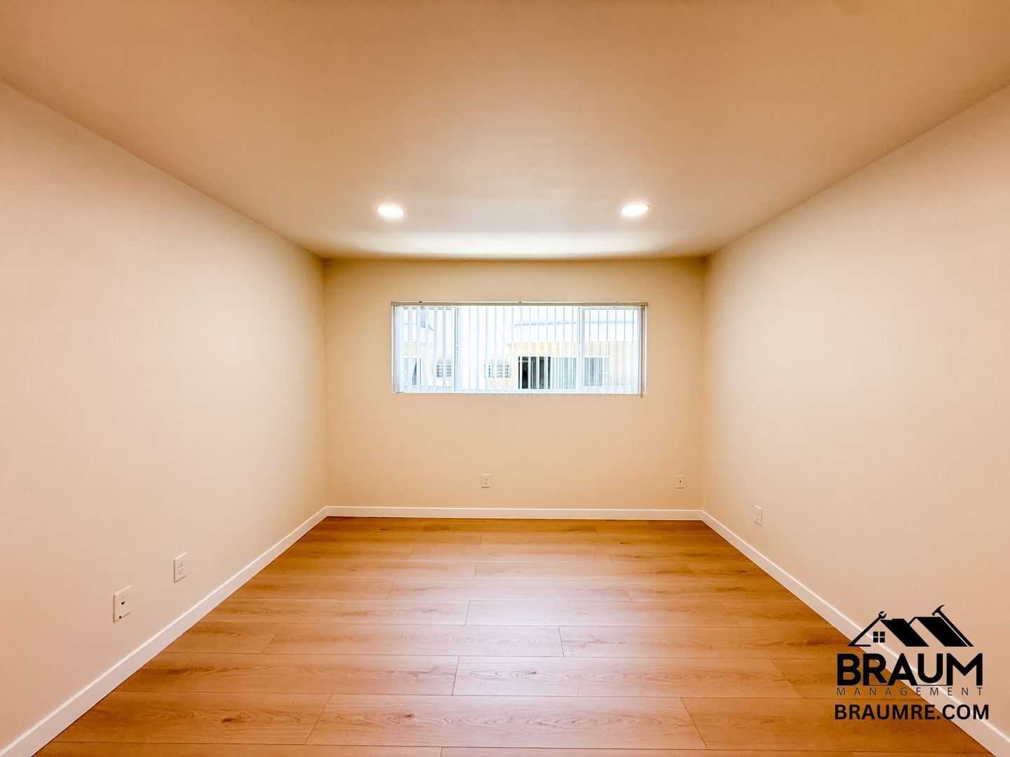 Building Photo - 15000 Burbank Blvd