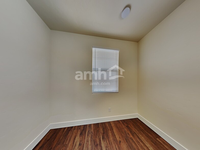 Building Photo - 1431 W Afton St