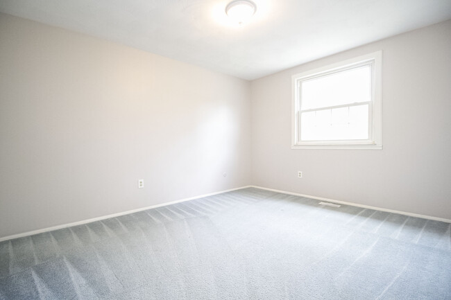 Building Photo - 437 S Haven Rd